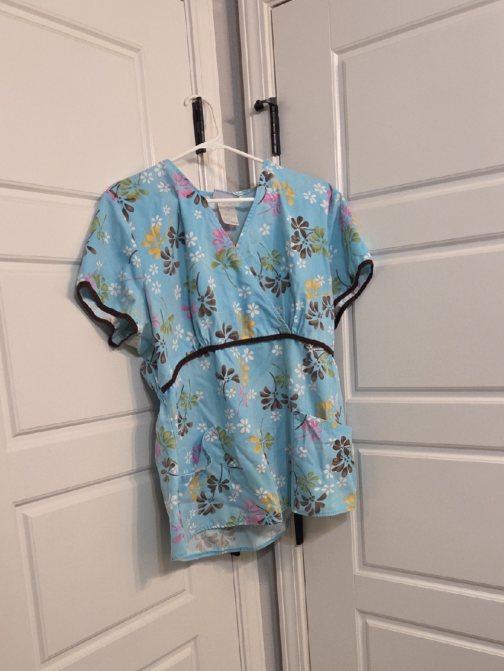 SB Scrubs Light Blue Floral Print Top with Brown Trim